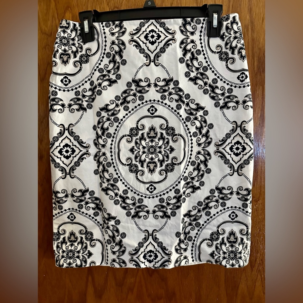 White House Black Market pencil skirt, size 4